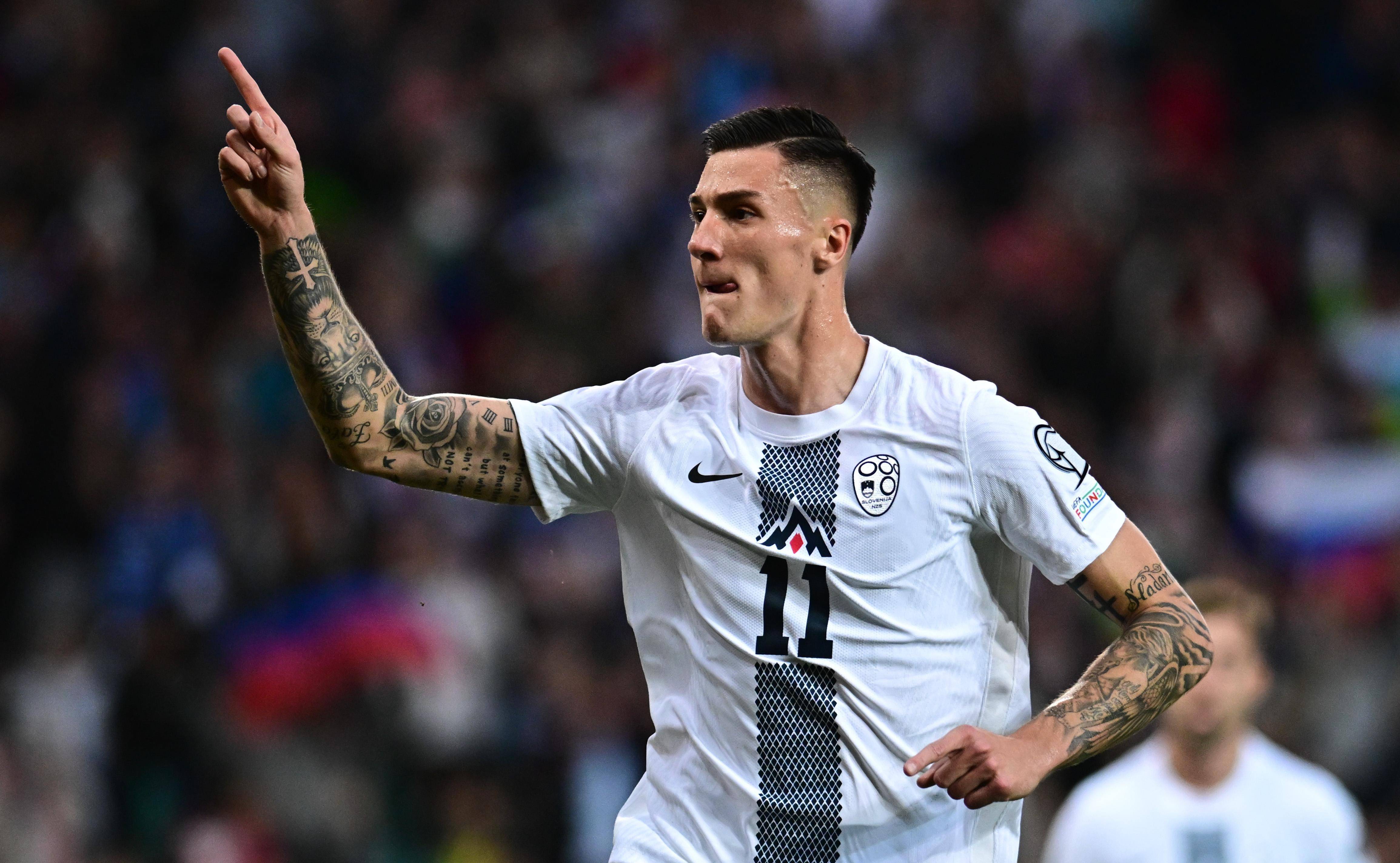 开云APP-关于欧预赛比赛中球队们拼尽全力，拼搏到底的信息