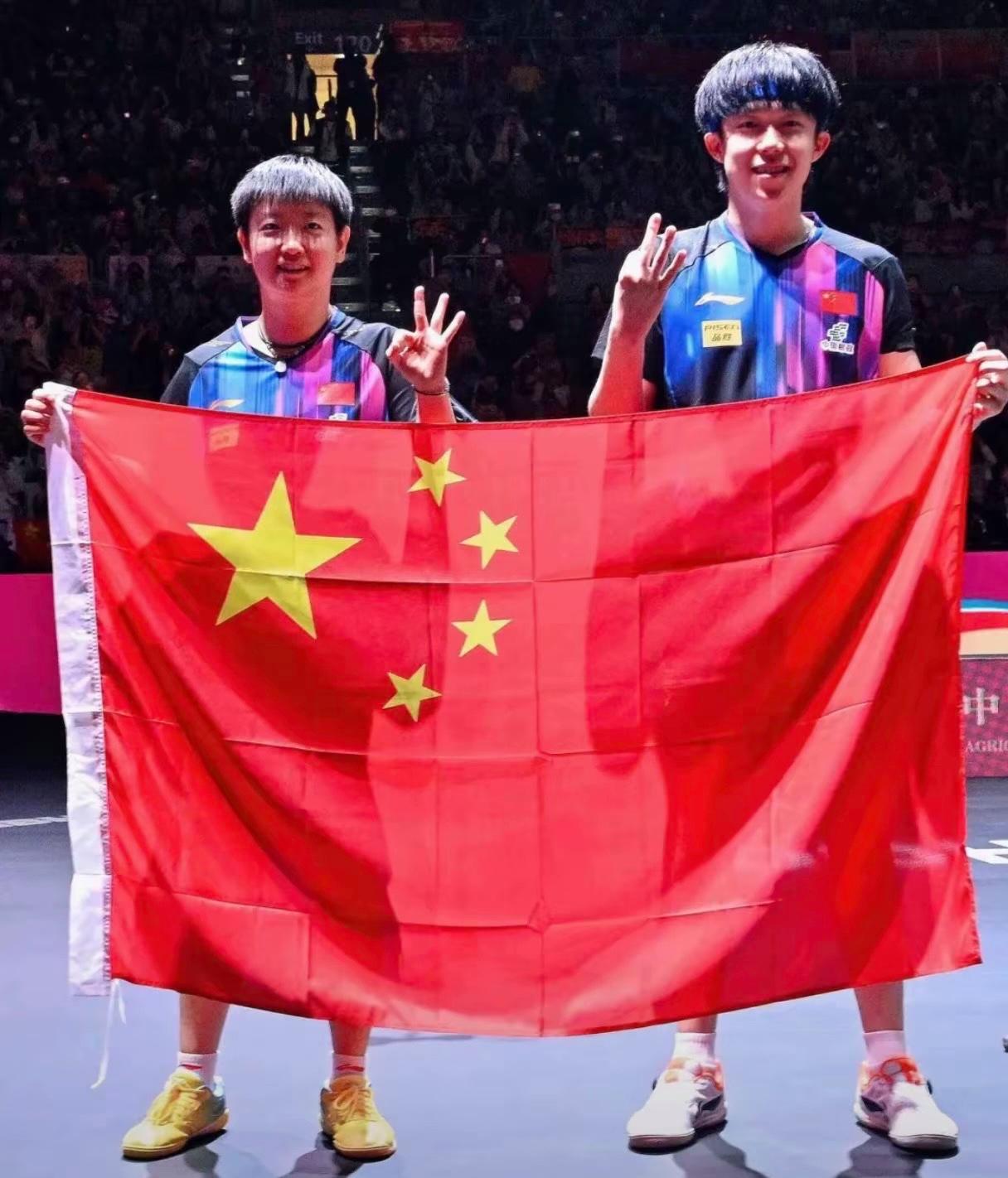 开云下载-场面火爆,球员拼尽全力争取胜利