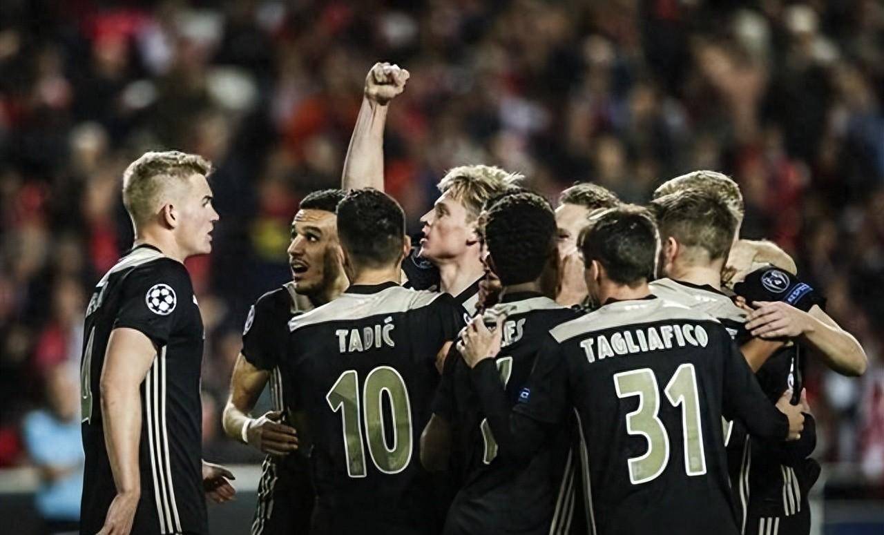 开云官网-欧洲豪门球队在比赛中呈现出色合作