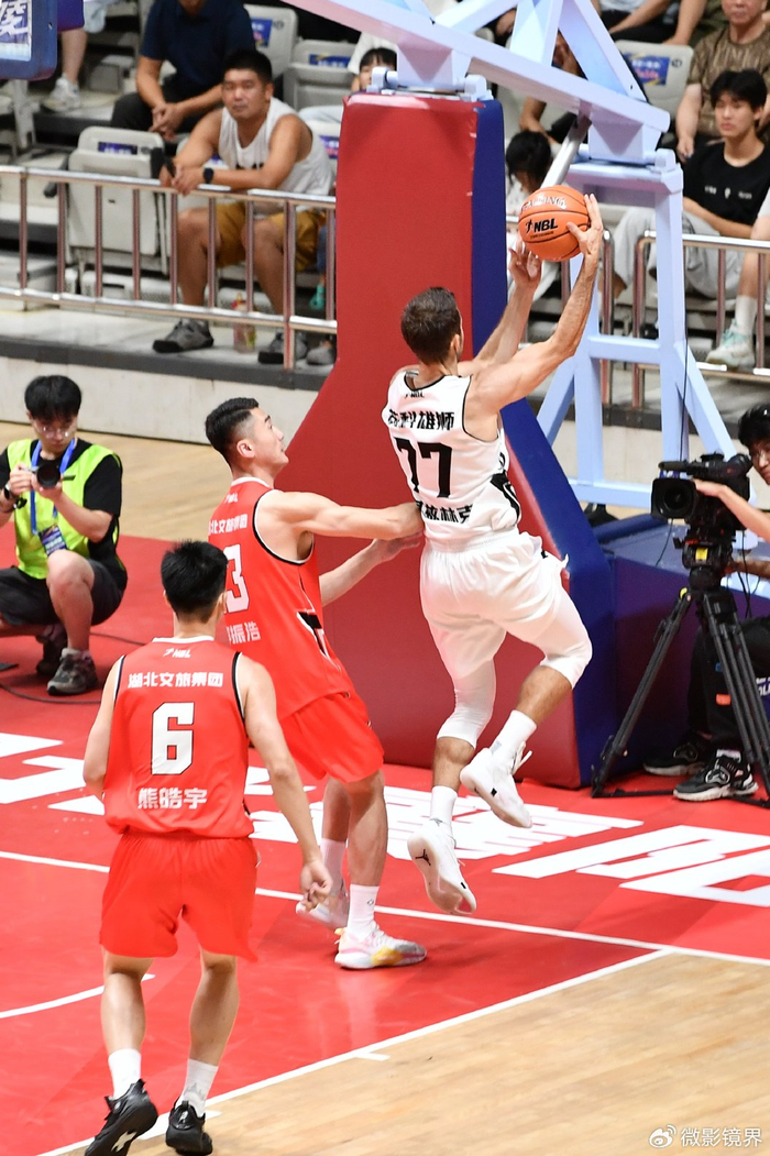 开云体育入口-武汉男篮与襄阳队战成平局，实力相当