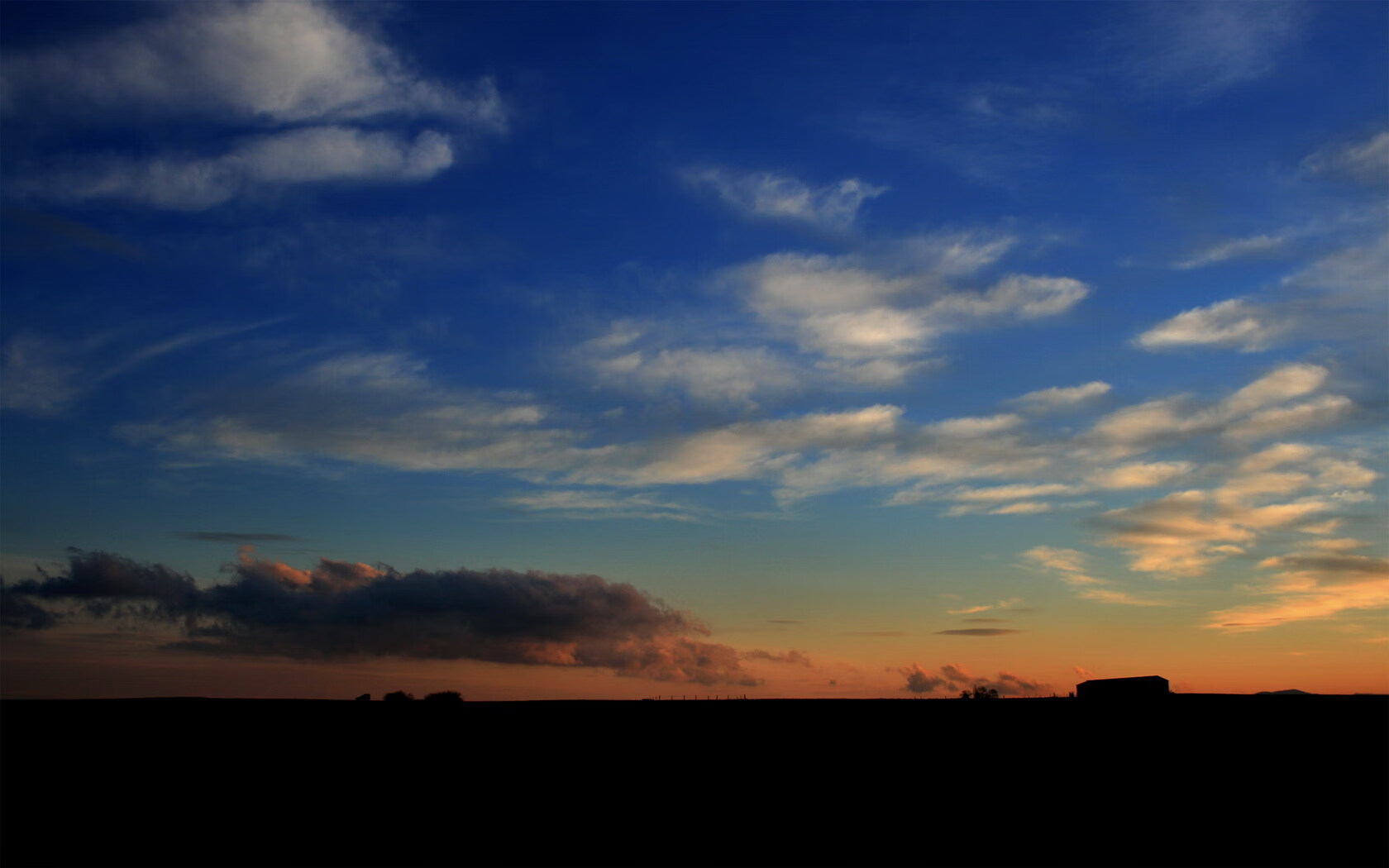 引擎轰鸣中的战术棋局，F1新赛季揭幕战成策略压制教科书