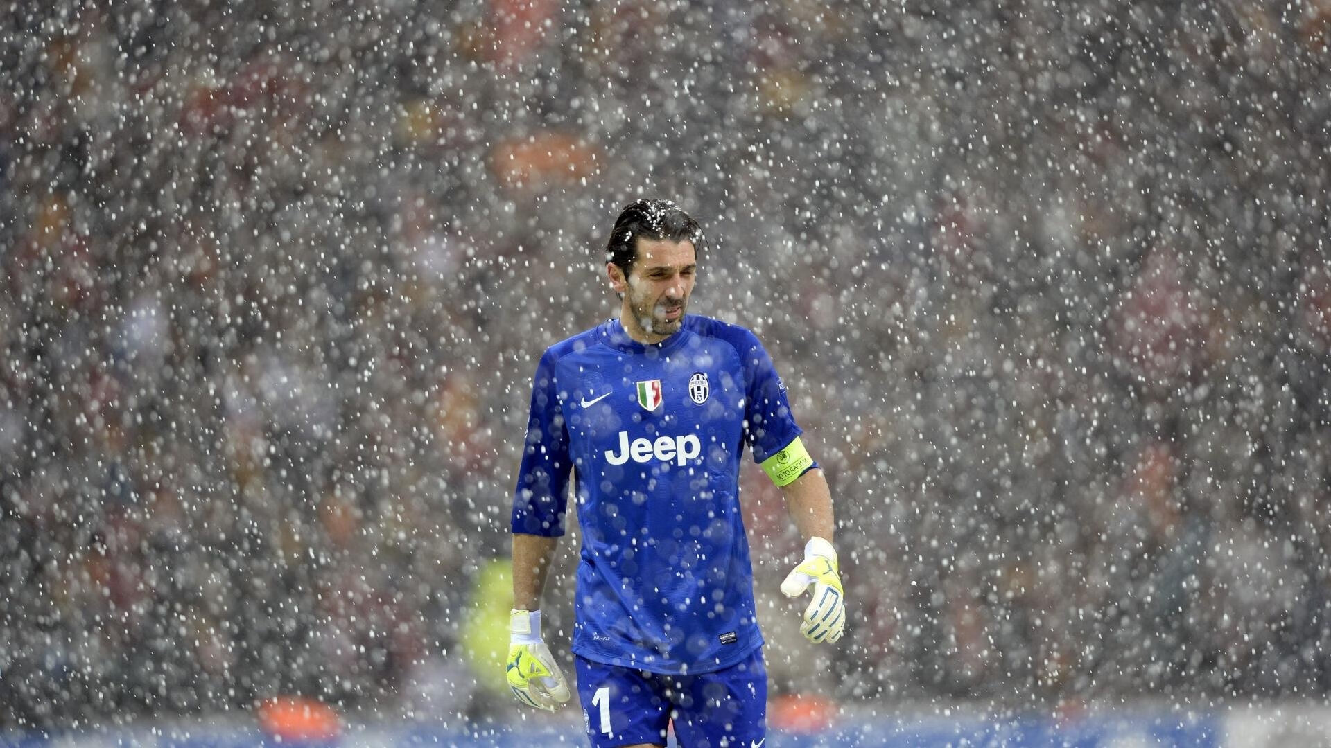 开云体育在线-一夫当关,阿坎吉铁卫锁死敌锋,年度焦点之夜铸就封神战