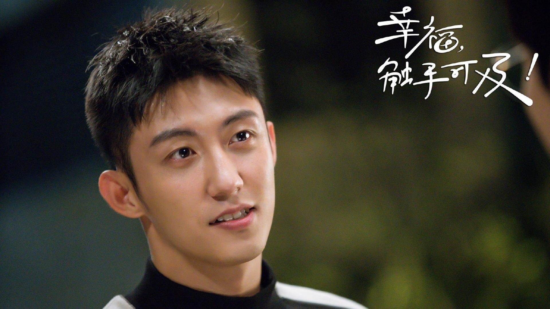 开云体育在线-引擎轰鸣与终场哨响,极压下的艺术—当F1街道赛之夜遇见塔图姆的关键时刻